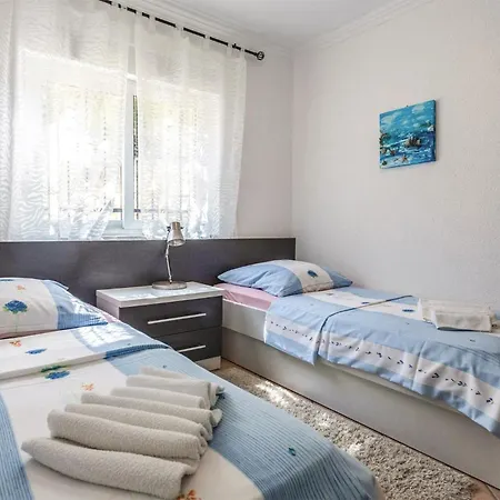 Cozy In With Jacuzzi Komarna